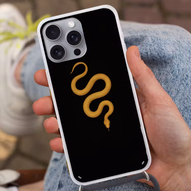 Slang - Minimalistisch - Goud Hoesje iPhone 16 Pro Max met koord klein -sfeer3