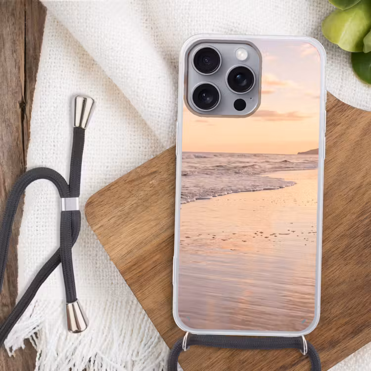 Strand - Branding - Wolken Hoesje iPhone 16 Pro Max met koord klein -sfeer4
