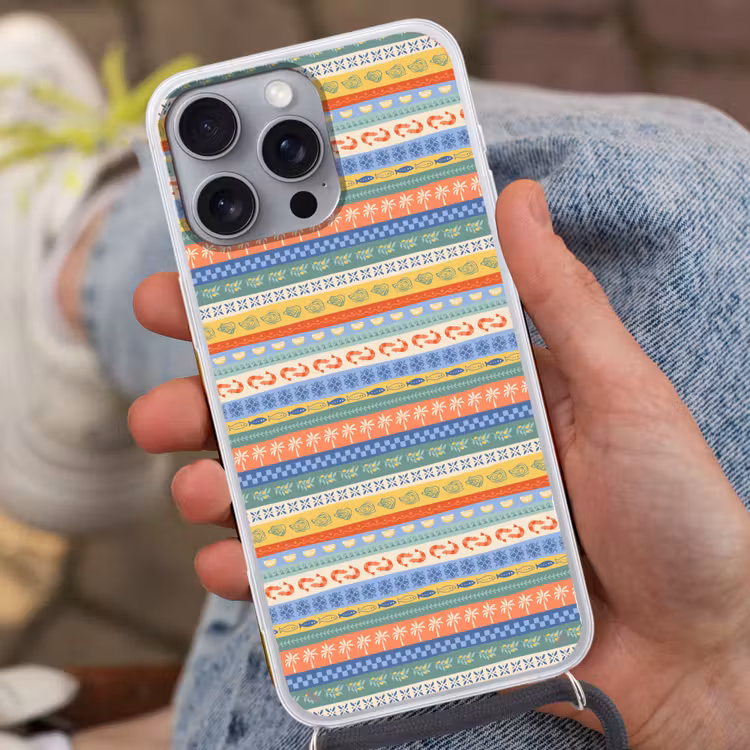 Zee - Sfeer - Oester - Garnaal Hoesje iPhone 16 Pro Max met koord klein 804 -sfeer3