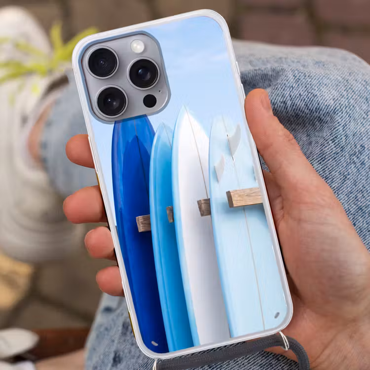 Surfplank - Strand - Zomer - Blauw - Water Hoesje iPhone 16 Pro Max met koord klein -sfeer3