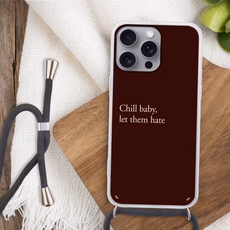 Tekst - Rood - Minimalistisch Hoesje iPhone 16 Pro Max met koord klein -sfeer4