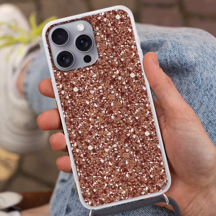 Terrazzo - Patroon - Steentextuur - Roodbruin Hoesje iPhone 16 Pro Max met koord klein 804 -sfeer3