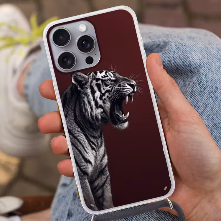 Tijger - Brult - Bordeaux Hoesje iPhone 16 Pro Max met koord klein -sfeer3