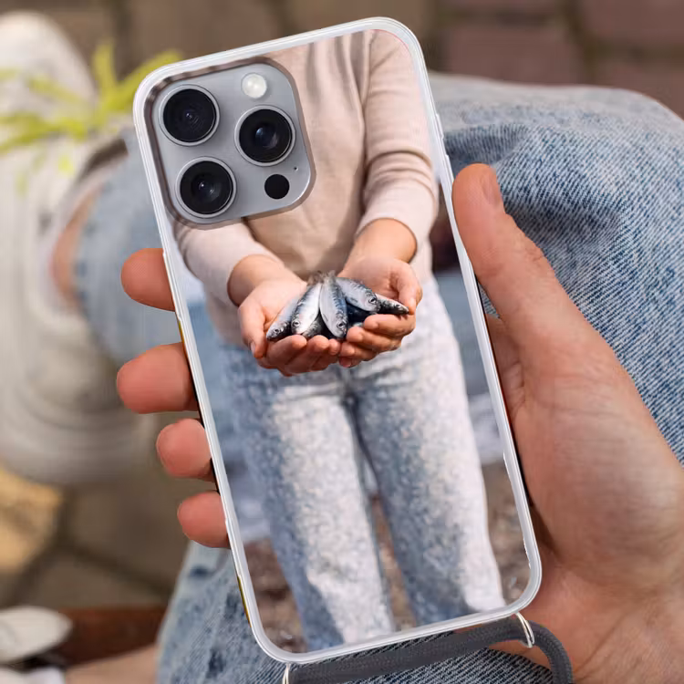Telefoonhoesje met koord - Vis - Handen - Natuur - Vis - Handen - Natuur Hoesje iPhone 16 Pro Max met koord klein