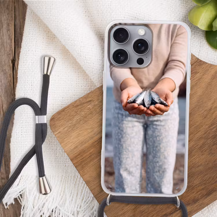 Telefoonhoesje met koord - Vis - Handen - Natuur - Vis - Handen - Natuur Hoesje iPhone 16 Pro Max met koord klein