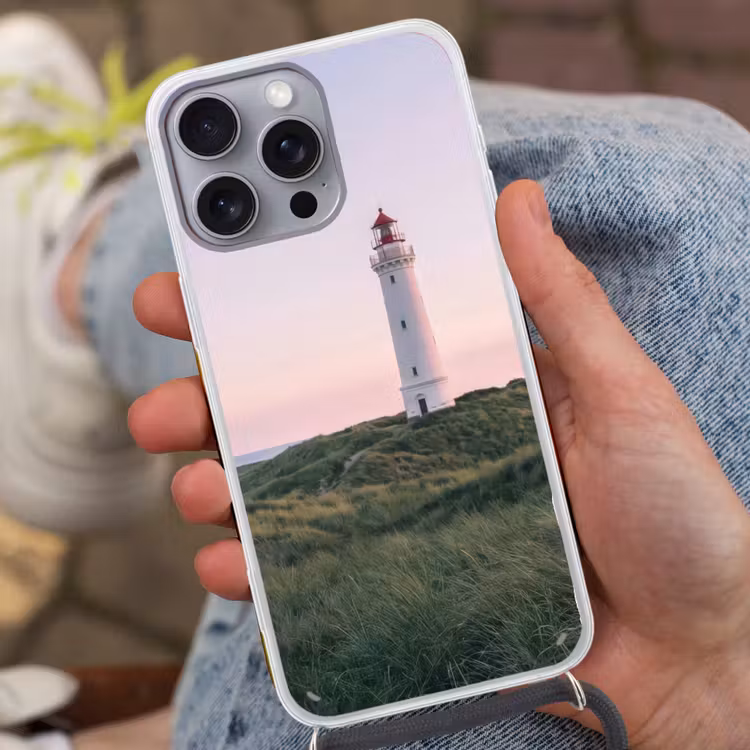 Vuurtoren - Duinlandschap - Zee Hoesje iPhone 16 Pro Max met koord klein -sfeer3