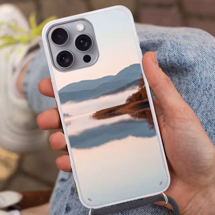 Water - Bomen - Mistlaag Hoesje iPhone 16 Pro Max met koord klein -sfeer3