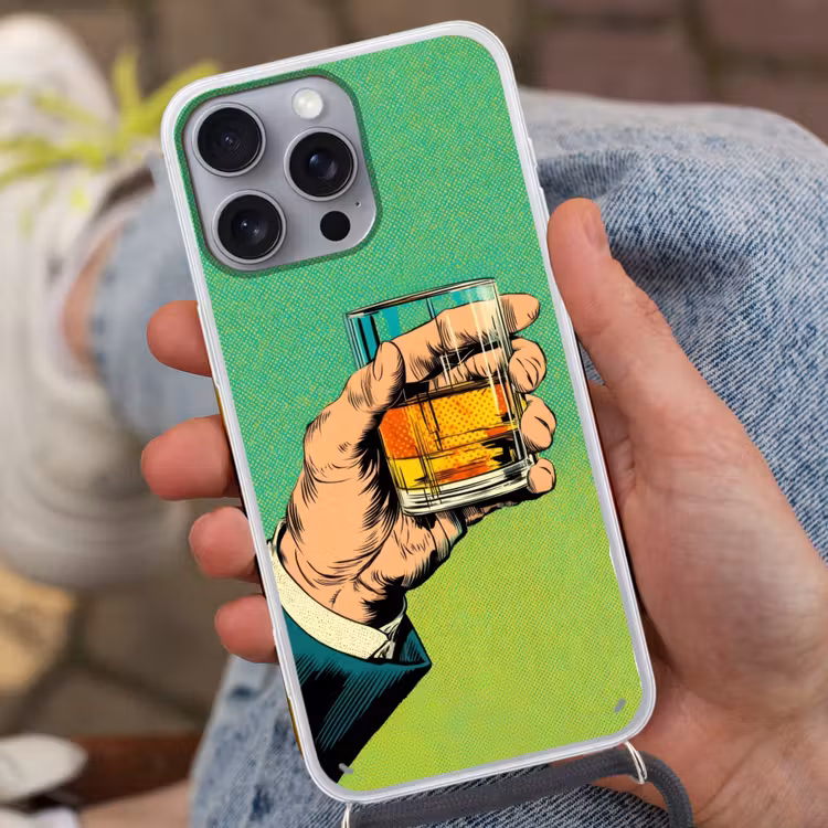 Whisky - Glas - Hand - Groen Hoesje iPhone 16 Pro Max met koord klein -sfeer3