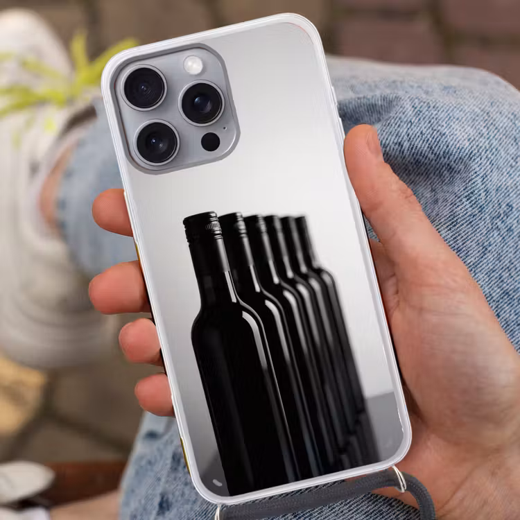Wijnflessen - Zwart - Minimalistisch Hoesje iPhone 16 Pro Max met koord klein -sfeer3