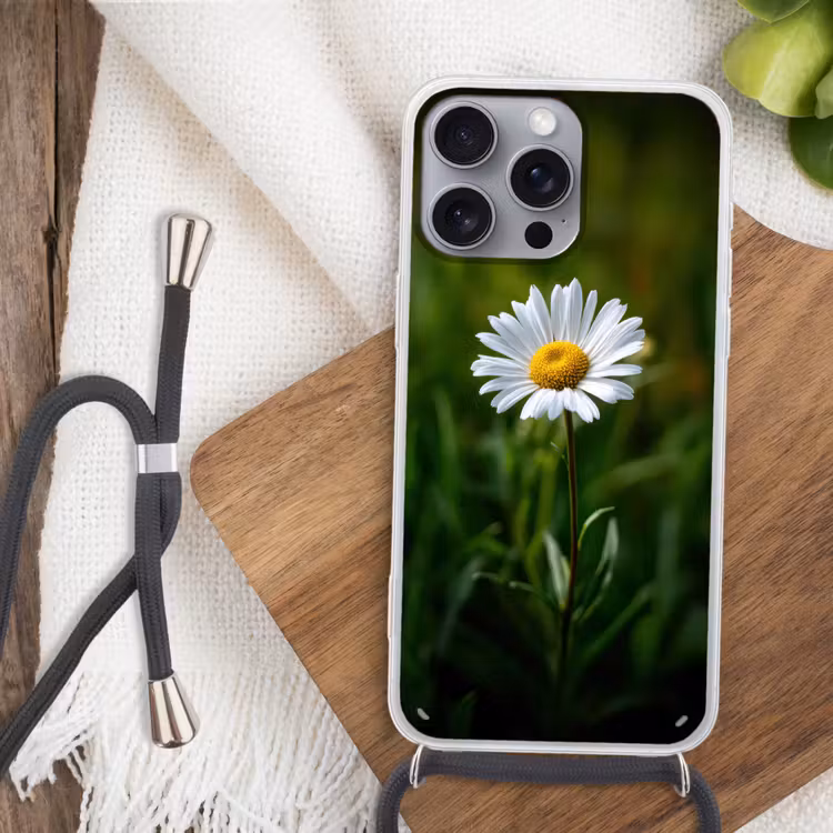 Wit - Madeliefje - Bloem - Gras Hoesje iPhone 16 Pro Max met koord klein -sfeer4