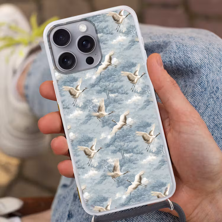 Wolken - Kraanvogels - Blauw Hoesje iPhone 16 Pro Max met koord klein 804 -sfeer3