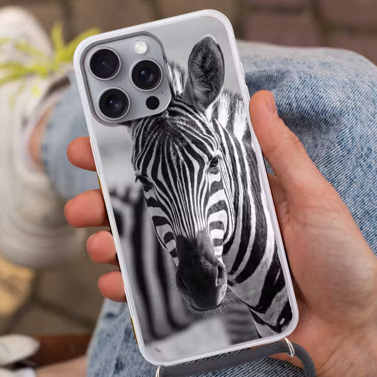 Zebra's - Zwart - Wit Hoesje iPhone 16 Pro Max met koord klein -sfeer3