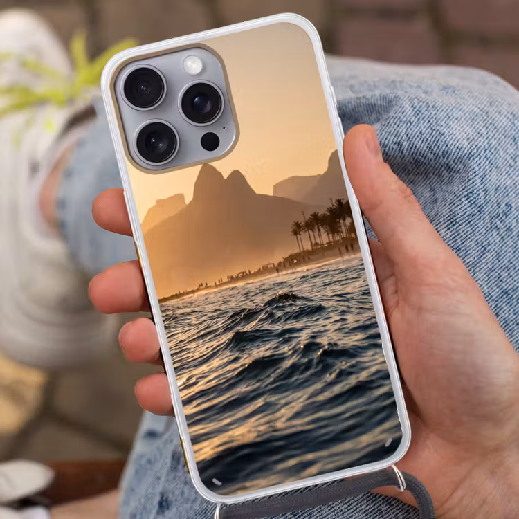 Zee - Golven - Zonsondergang - Kust - Goud Hoesje iPhone 16 Pro Max met koord klein -sfeer3