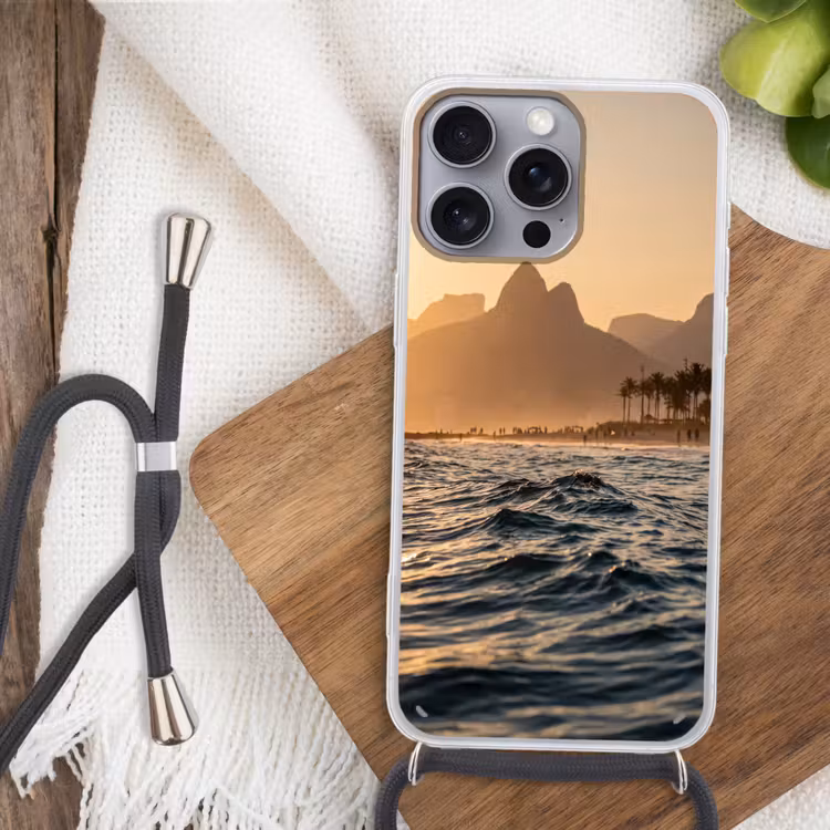 Zee - Golven - Zonsondergang - Kust - Goud Hoesje iPhone 16 Pro Max met koord klein -sfeer4