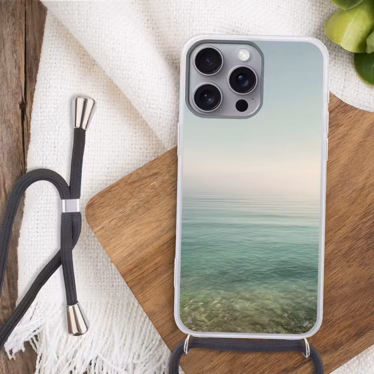 Zee - Horizon - Blauw - Mist Hoesje iPhone 16 Pro Max met koord klein -sfeer4