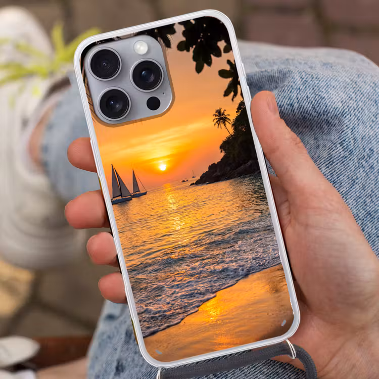 Zee - Zonsondergang - Boot - Natuur - Oranje Hoesje iPhone 16 Pro Max met koord klein -sfeer3