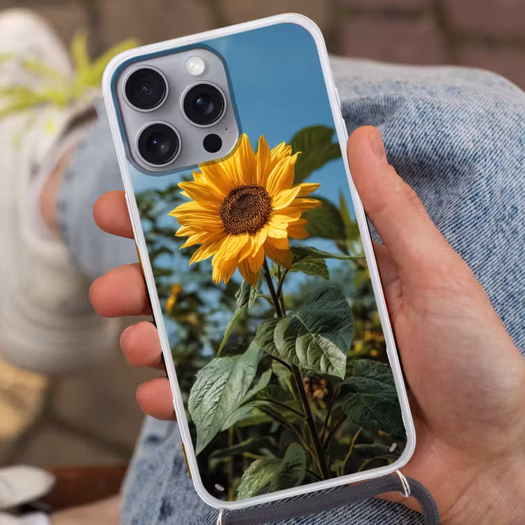 Zonnebloemen - Helderblauwer lucht - Gras Hoesje iPhone 16 Pro Max met koord klein -sfeer3