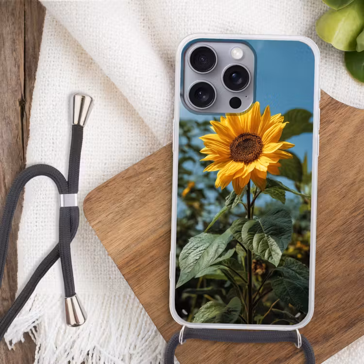 Zonnebloemen - Helderblauwer lucht - Gras Hoesje iPhone 16 Pro Max met koord klein -sfeer4