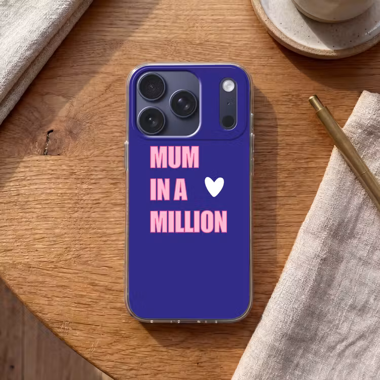 Moeder - Tekst - Blauw - Hartje Telefoonhoesje iPhone 17 Pro klein -sfeer1
