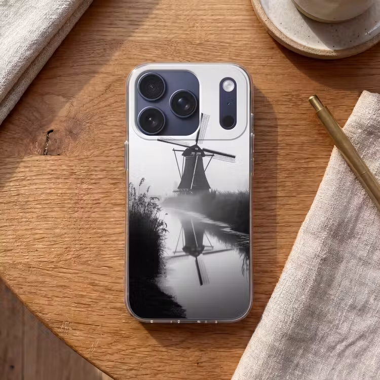 Molen - Weerspiegeling - Landschap - Water Telefoonhoesje iPhone 17 Pro klein -sfeer1