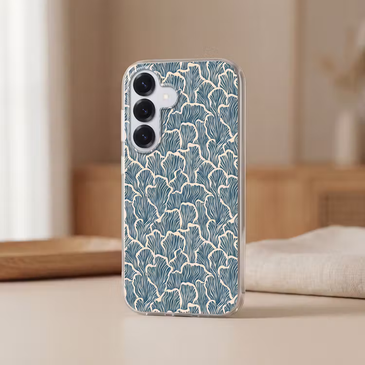 Organisch - Blauw - Crème - Schelpen Telefoonhoesje Samsung Galaxy S26 klein 975 -sfeer2