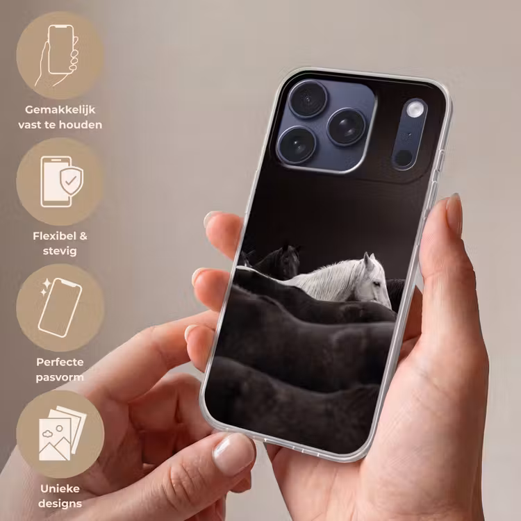 Paarden - Zwart - Wit - Kudde Telefoonhoesje iPhone 17 Pro klein -sfeer3_NL