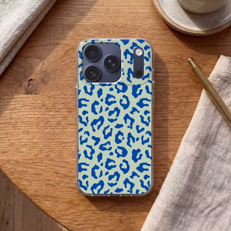 Panterprint - Blauw - Groen - Dierenprint Telefoonhoesje iPhone 17 Pro klein -sfeer1