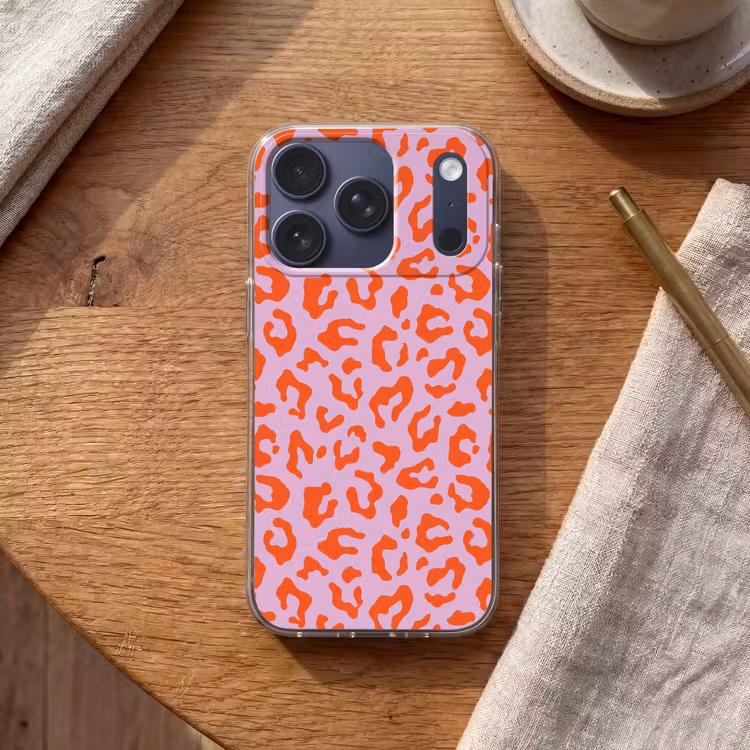 Panterprint - Rood - Paars - Roze - Dierenprint Telefoonhoesje iPhone 17 Pro klein -sfeer1