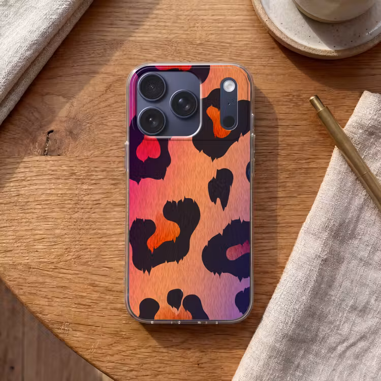 Panterprint - Roze - Paars - Oranje Telefoonhoesje iPhone 17 Pro klein -sfeer1