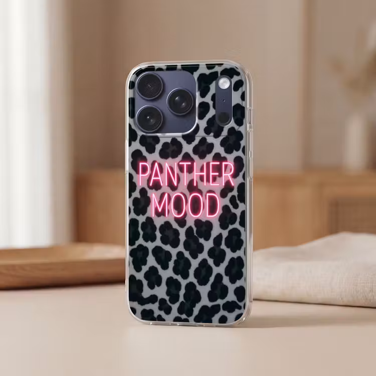 Panterprint - Zwart - Neonletters - Roze Telefoonhoesje iPhone 17 Pro klein -sfeer2