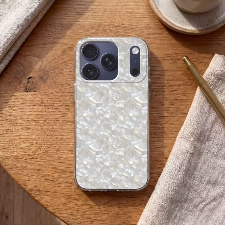 Parelmoerglans - Wit - Schelp Telefoonhoesje iPhone 17 Pro klein 878 -sfeer1