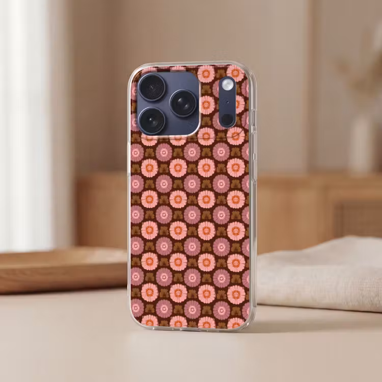 Retro - Madelief - Roze Telefoonhoesje iPhone 17 Pro klein 878 -sfeer2