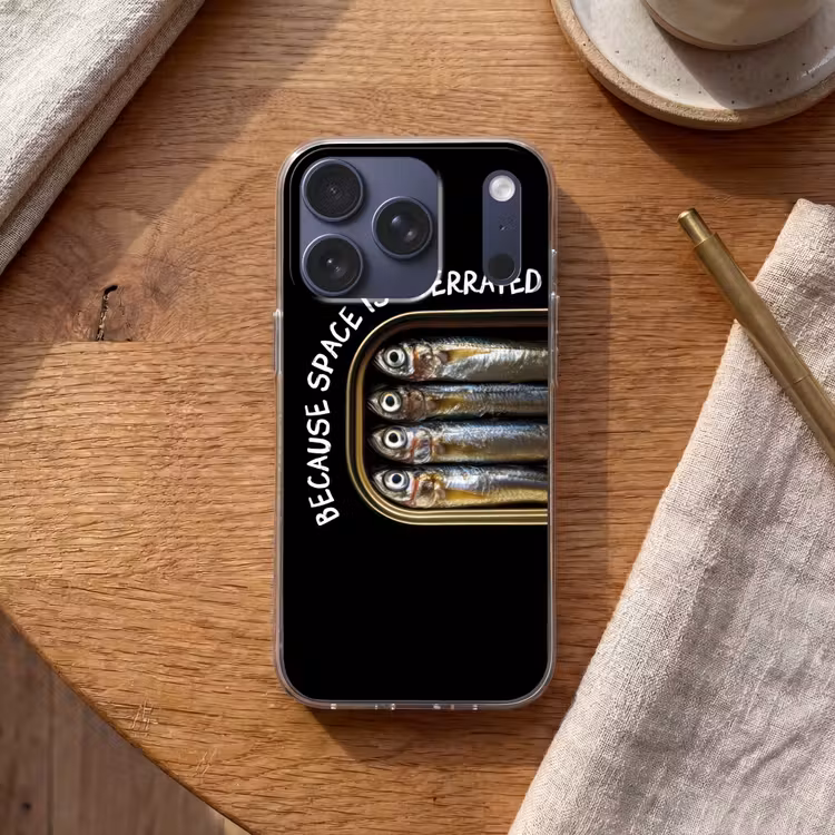 Sardines - Tekst - Vis - Blik Telefoonhoesje iPhone 17 Pro klein -sfeer1