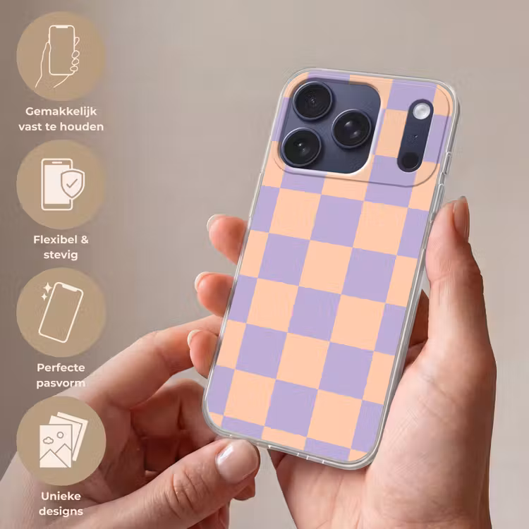 Schaakbord patroon - Paars - Roze - Blokjes Telefoonhoesje iPhone 17 Pro klein -sfeer3_NL
