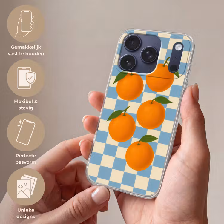 Sinaasappels - Blaadjes - Geblokt - Blauw Telefoonhoesje iPhone 17 Pro klein -sfeer3_NL