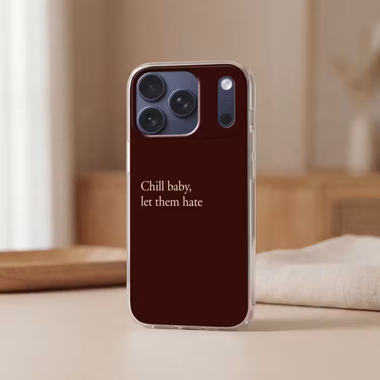 Tekst - Rood - Minimalistisch Telefoonhoesje iPhone 17 Pro klein -sfeer2