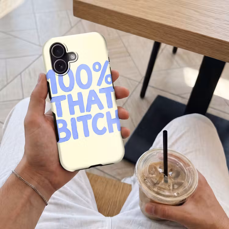 100% that bitch - Blauw - Wit Toughcase MagSafe Apple iPhone 17 klein -Sfeer1M
