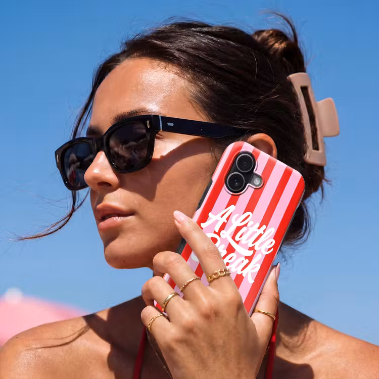 A Little Break - Strepen - Rood - Roze Toughcase MagSafe Apple iPhone 17 klein -Sfeer2V