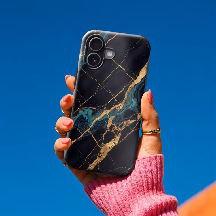 Abstract - Gouden lijnen - Kunst - Modern - Zwart Toughcase MagSafe Apple iPhone 17 klein -Sfeer1V