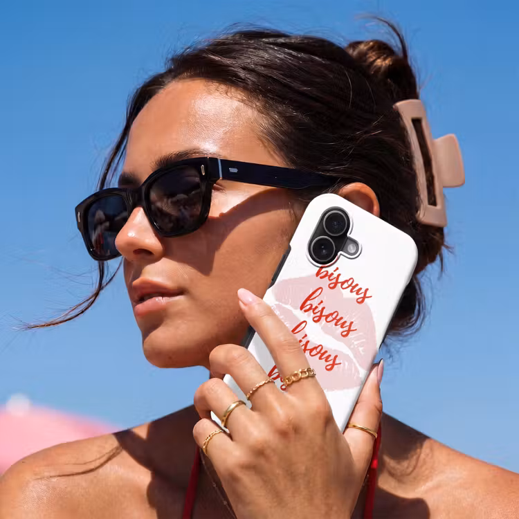 Bisous - Lip - Wit - Rood Toughcase MagSafe Apple iPhone 17 klein -Sfeer2V