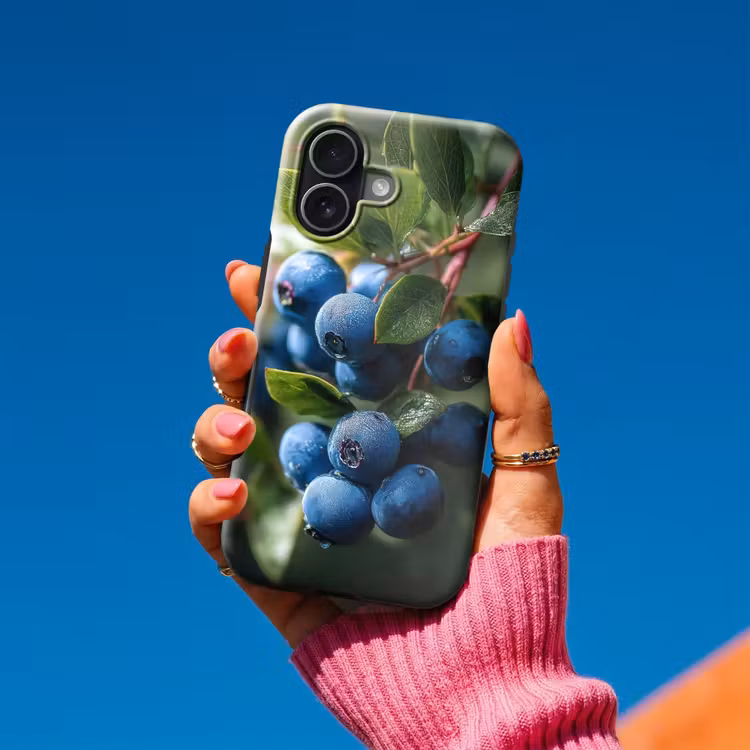 Blauwe bessen - Dauwdruppels - Natuurlijk licht Toughcase MagSafe Apple iPhone 17 klein -Sfeer1V
