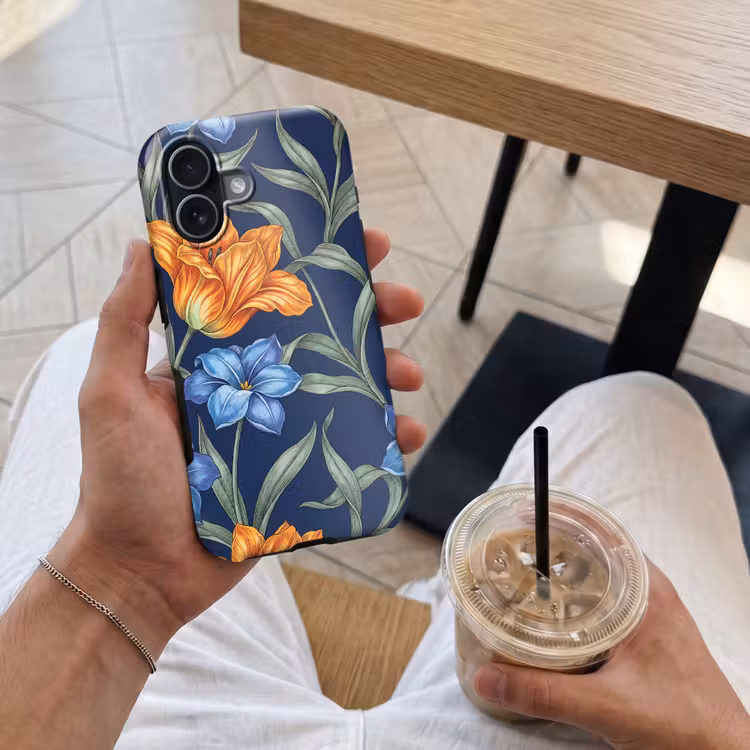 Telefoonhoesje Toughcase - Bloemen - Botanisch - Patroon - Bloemen - Botanisch - Patroon Toughcase MagSafe Apple iPhone 17 klein