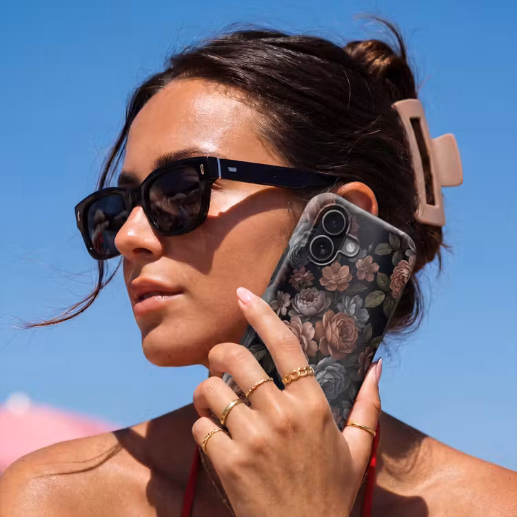 Bloemen - Patroon - Vintage - Donker - Roze Toughcase MagSafe Apple iPhone 17 klein -Sfeer2V