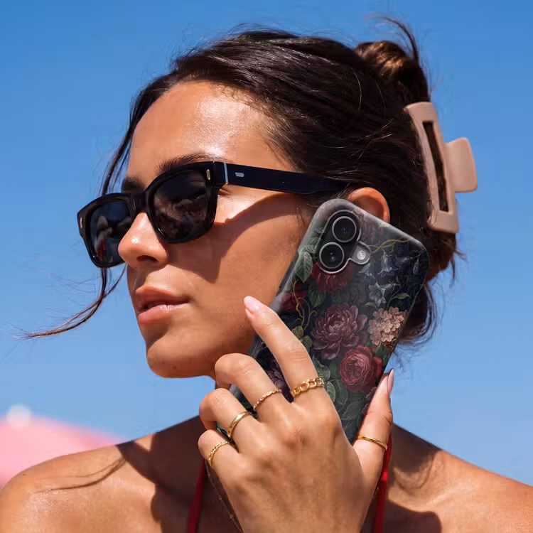 Bloemen - Rood - Klassiek - Donker - Patroon Toughcase MagSafe Apple iPhone 17 klein -Sfeer2V