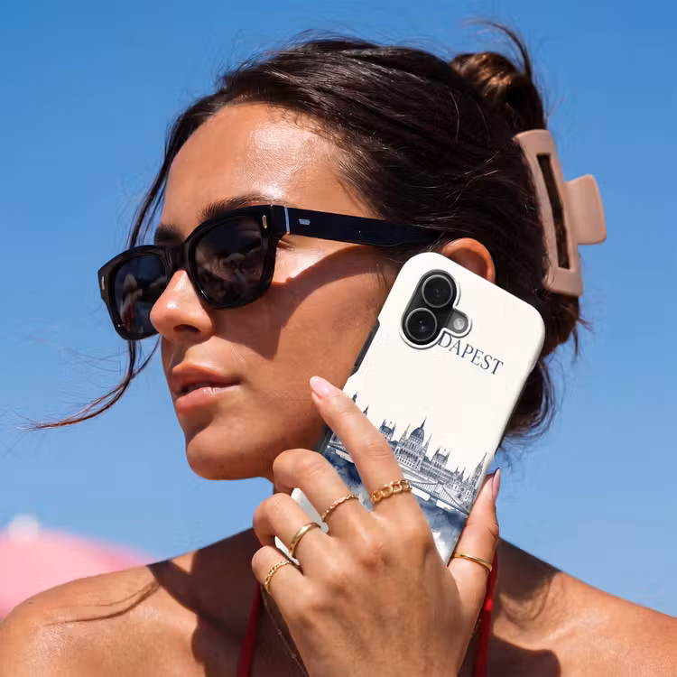 Boedapest - Skyline - Architectuur - Aquarel - Blauw Toughcase MagSafe Apple iPhone 17 klein -Sfeer2V