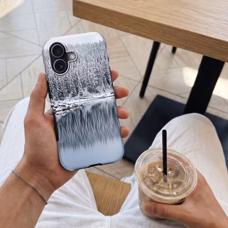 Bos - Reflectie - Meer - Winter - Serene Toughcase MagSafe Apple iPhone 17 klein -Sfeer1M