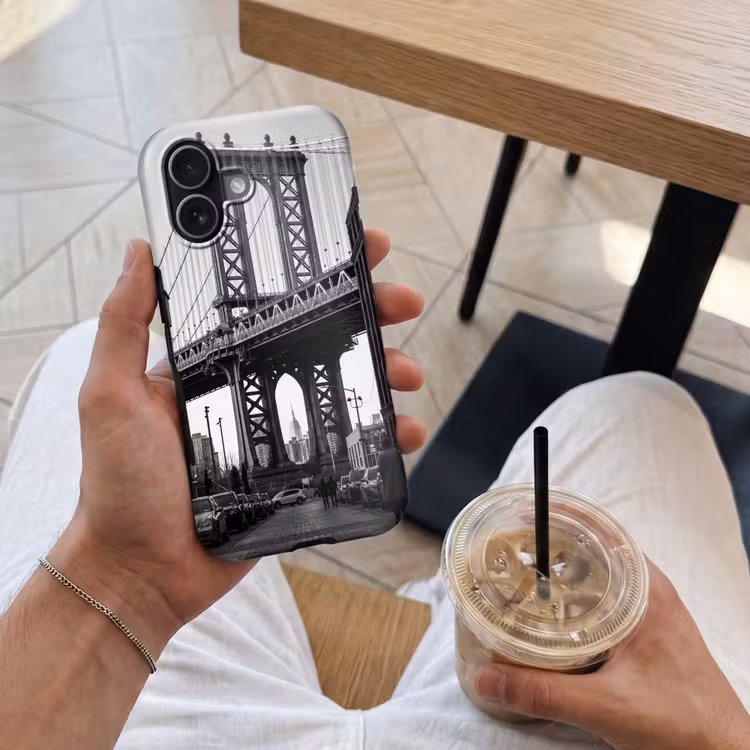 Brug - Stad - Architectuur - Modern - Zwart-wit Toughcase MagSafe Apple iPhone 17 klein -Sfeer1M
