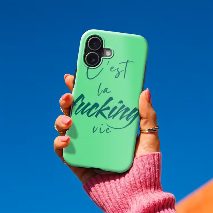 c'est la fucking vie - Groen - Penseelstijl Toughcase MagSafe Apple iPhone 17 klein -Sfeer1V