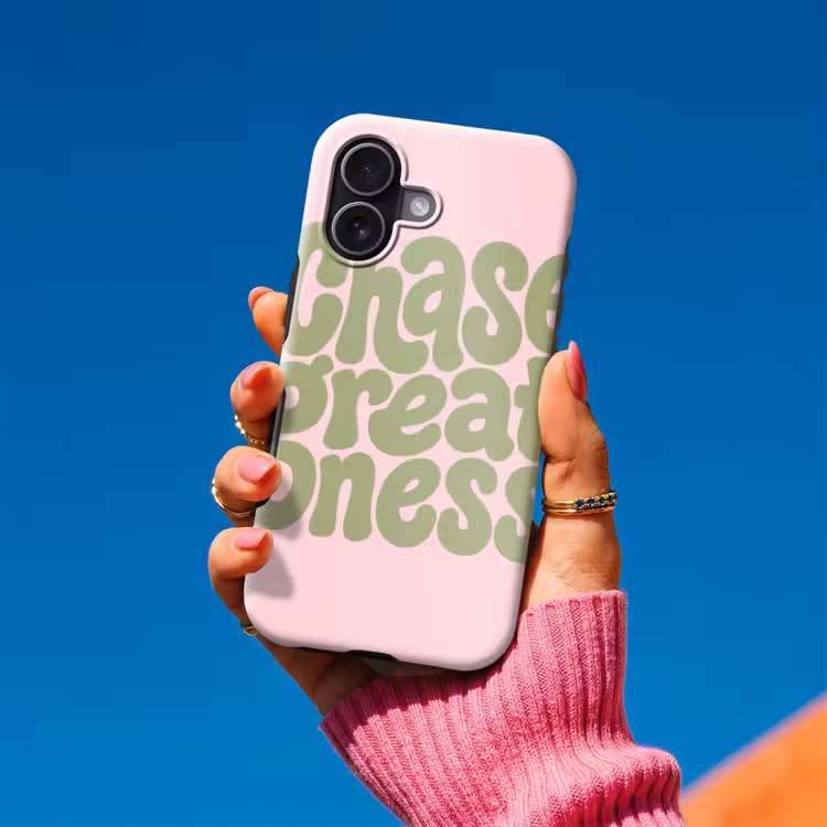 Chase greatness - Groen - Roze - Retro Toughcase MagSafe Apple iPhone 17 klein -Sfeer1V