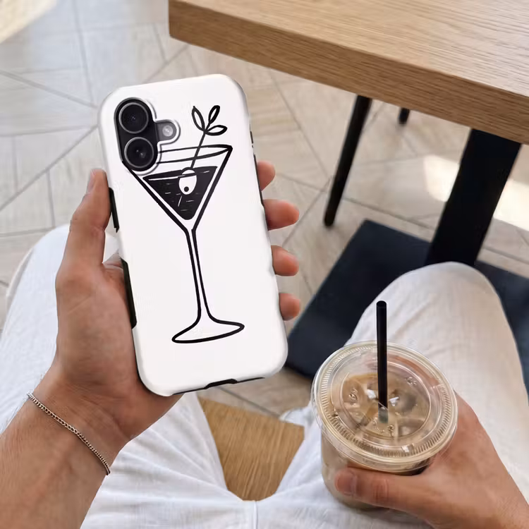 Cocktail - Glas - Olijf - Minimalistisch Toughcase MagSafe Apple iPhone 17 klein -Sfeer1M